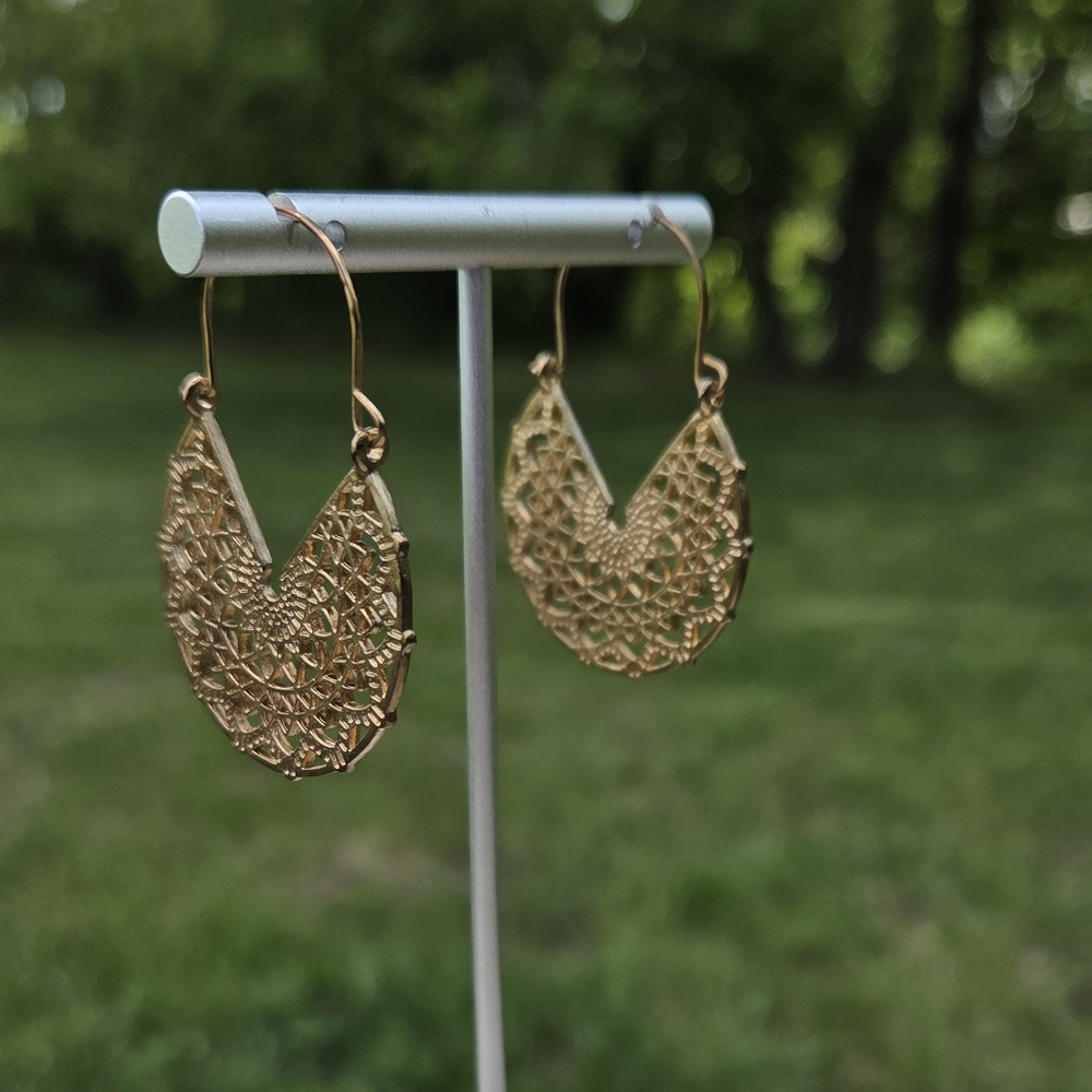35. Gold Filigree Earrings with Intricate Design - Picture 3 of 7
